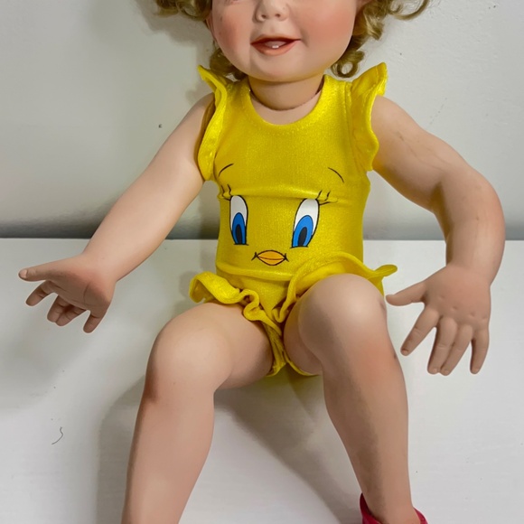 Summer Lovin Tweety Ashton Drake Porcelain Doll with Tweety Bird - Picture 11 of 13